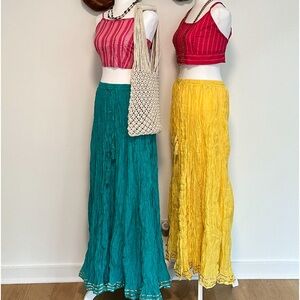 Wrinkled cotton skirts lines